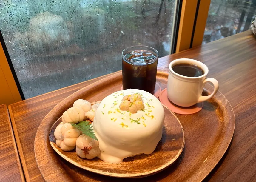 Mango steen soufflé pancake with iced Dutch americano