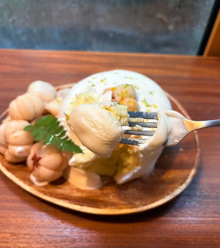 Mango steen soufflé pancake plated