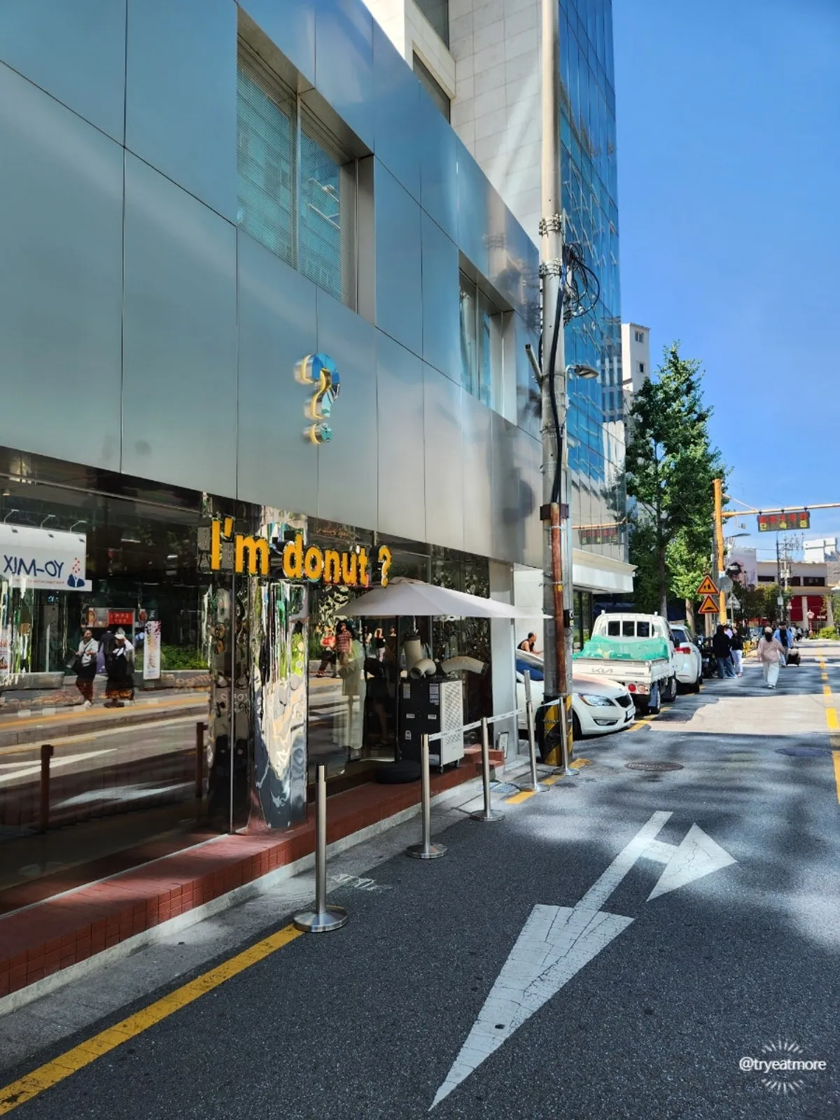 Alley leading to Menya Pomo in Seongsu