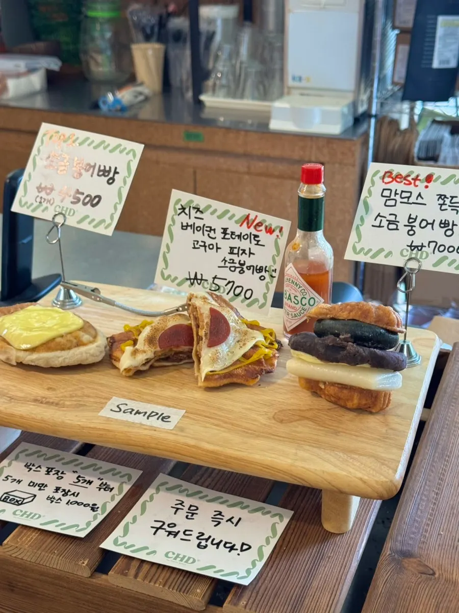 Introduction of mammoth, red bean butter, and pizza salted taiyaki