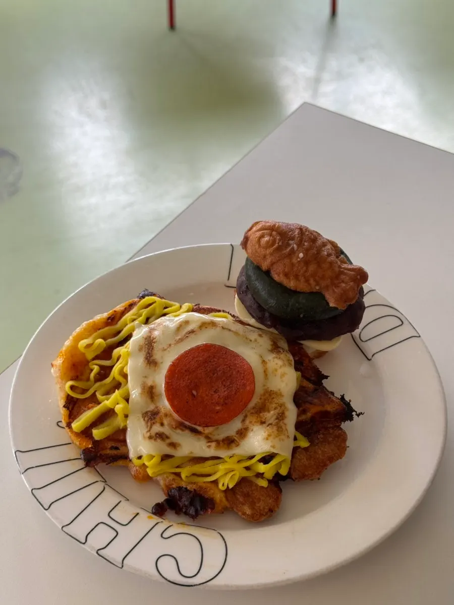 Pizza taiyaki and mammoth taiyaki served next