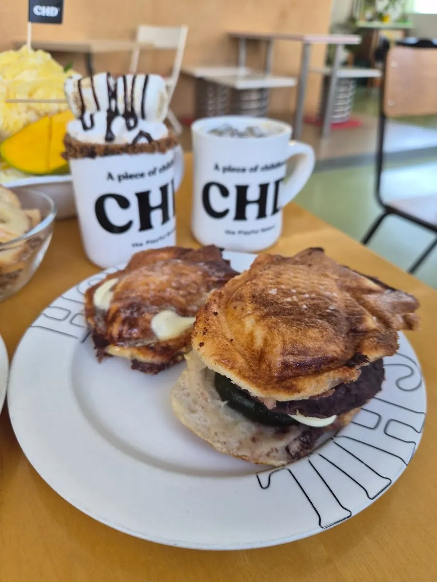 Mammoth chewy taiyaki and salted bread taiyaki