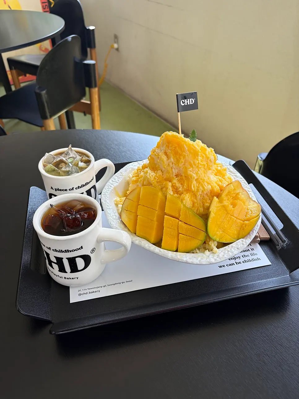 Mammoth chewy salted taiyaki filled with mugwort rice cake, chewy rice cake, and sweet red bean butter