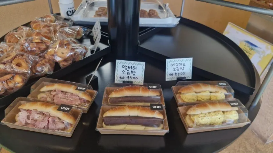 Display of rice-flour salt-bread desserts