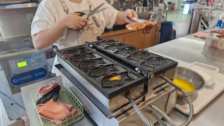 Freshly baked salt-bread taiyaki dessert