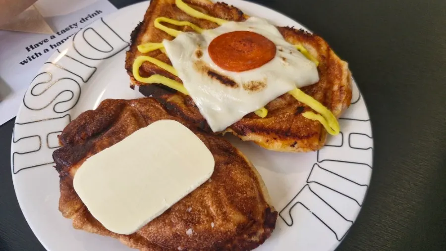 Pizza salt-bread taiyaki and butter salt-bread taiyaki