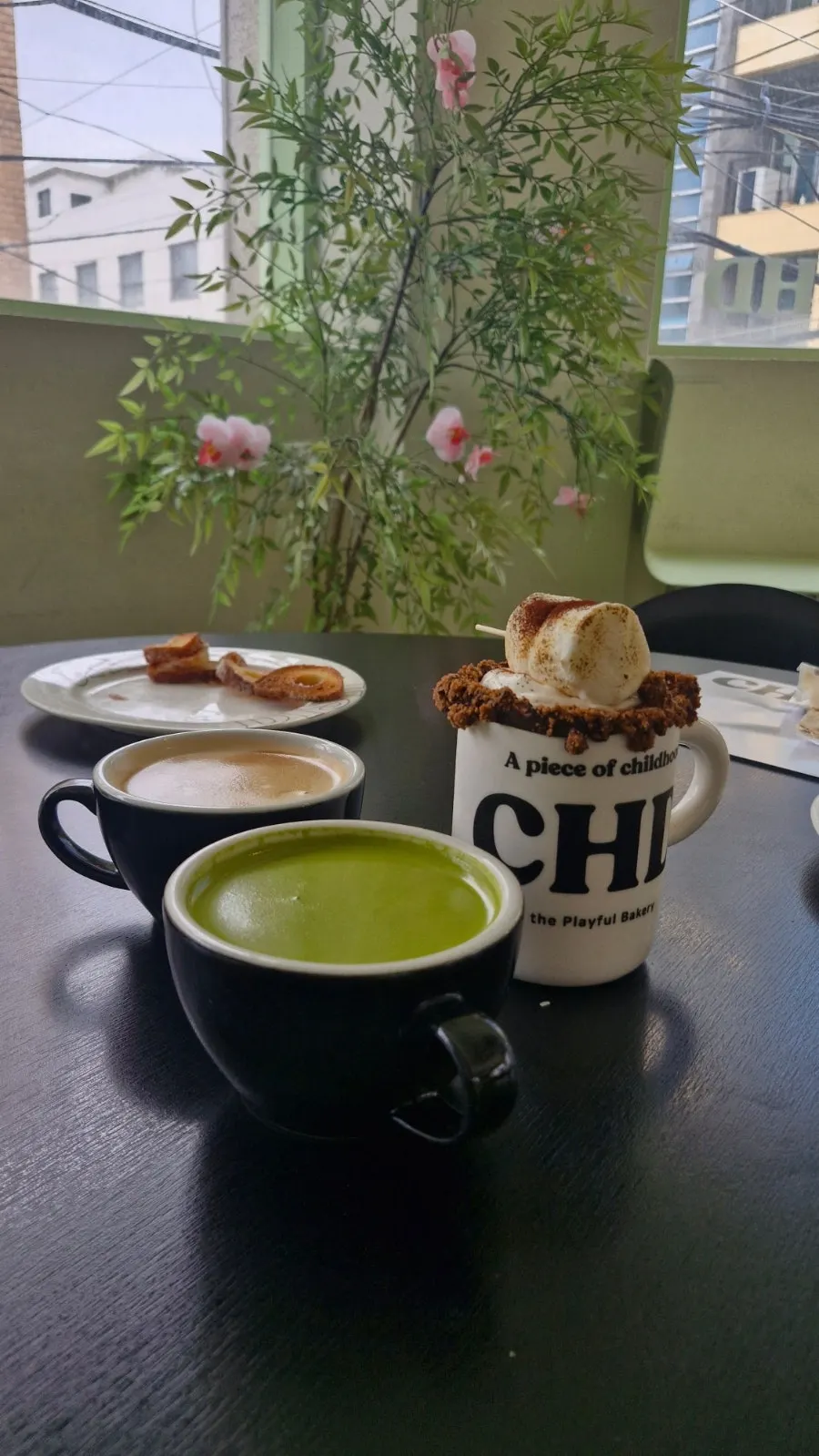 Fireplay Cream Latte, matcha latte, and café latte