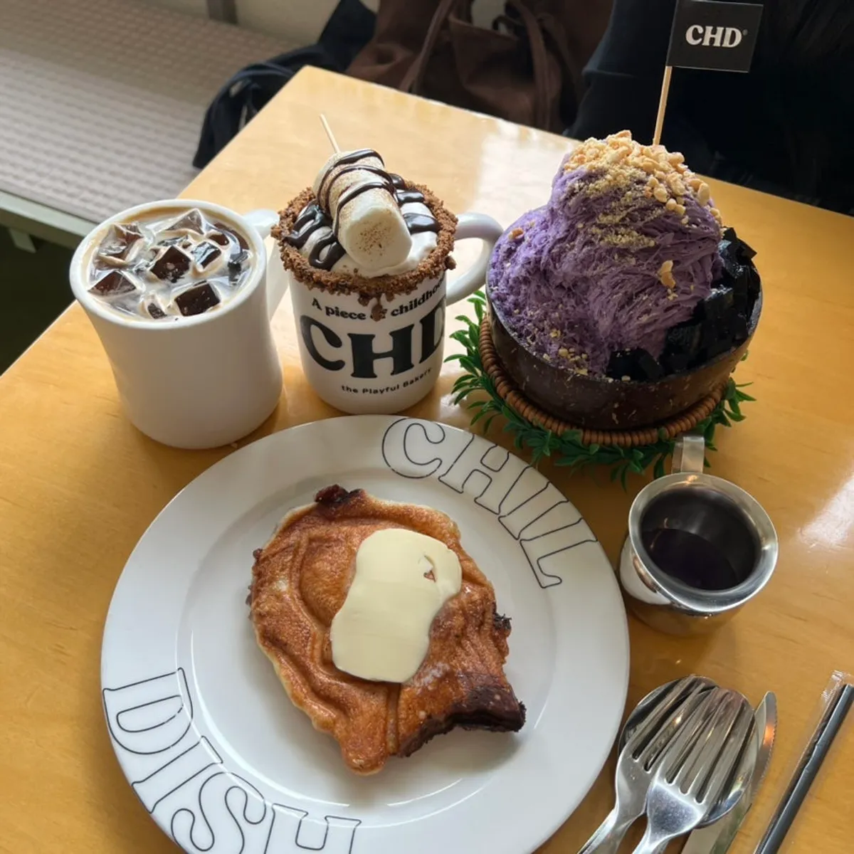Filipino ube bingsu and salted taiyaki at Childish in Seongsu