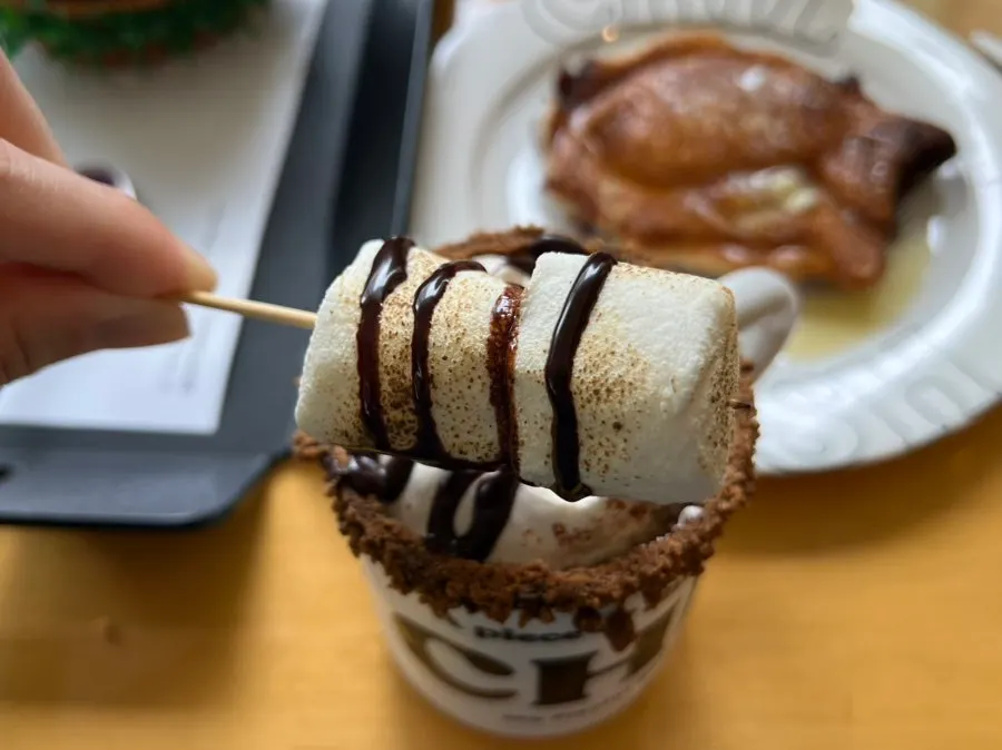 Childish's Buljangnan cream coffee and Americano