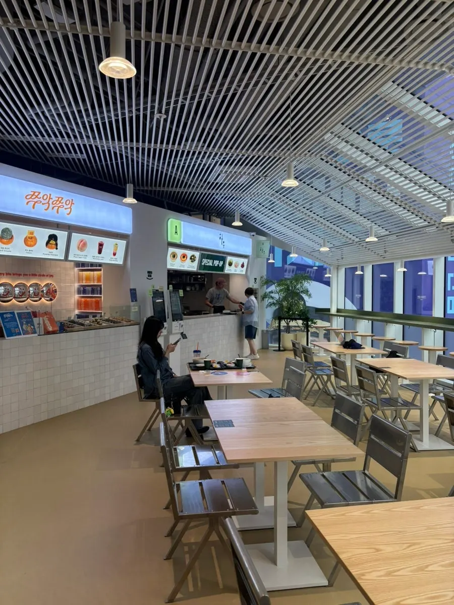 Seating area at the Seongsu food court