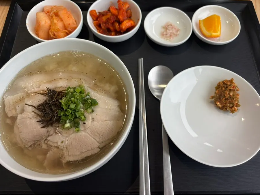 Clear Gomtang Set spread at a window seat