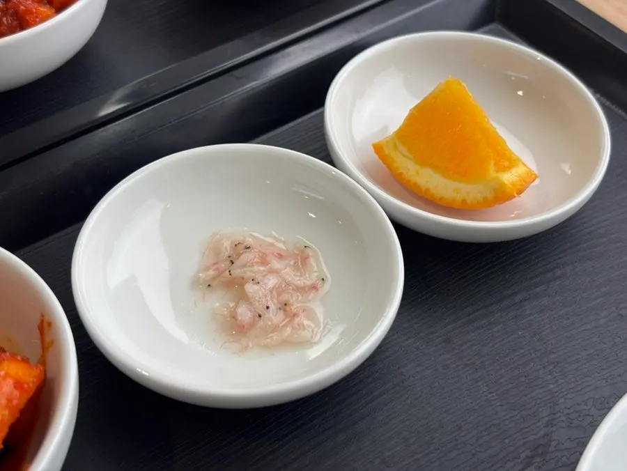 Kkakdugi and dried radish strip side dishes