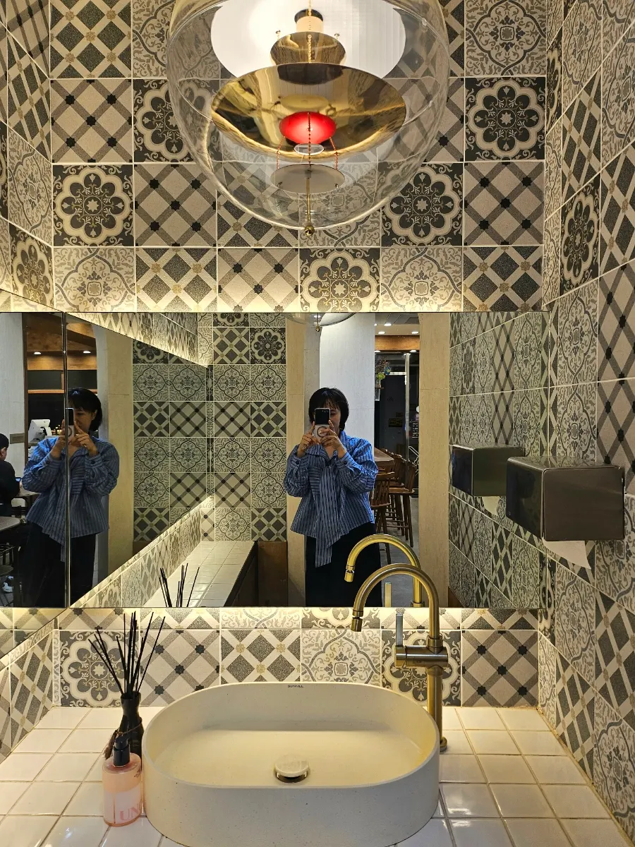 An outing in Seongsu-dong in search of a dessert café