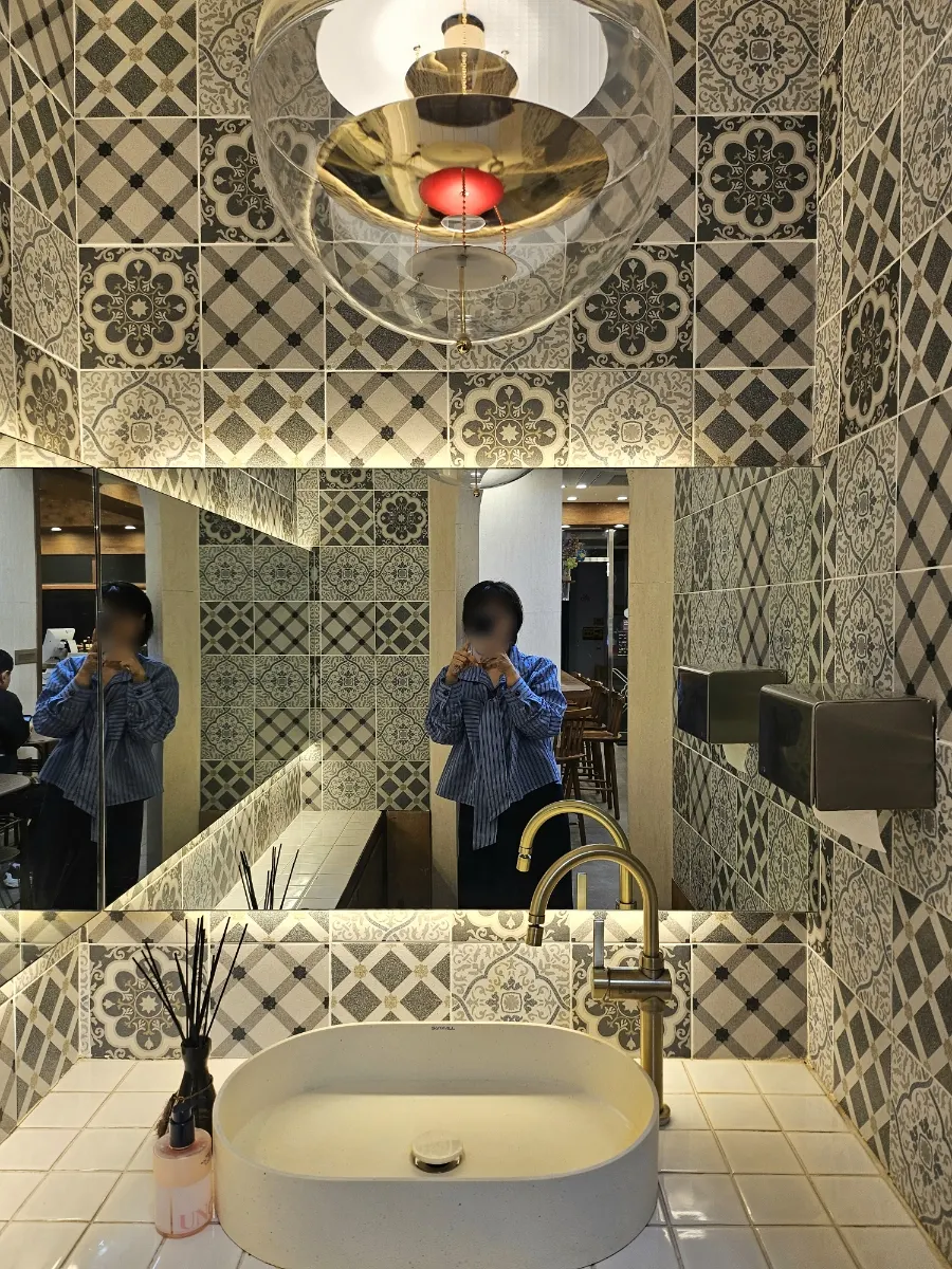 An outing in Seongsu-dong in search of a dessert café