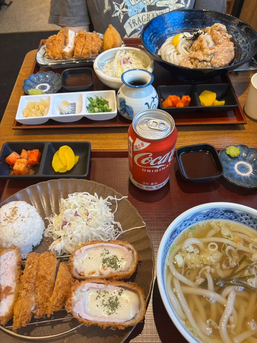 Cold udon and fresh pork loin katsu table setting at Kosi Seongsu Branch
