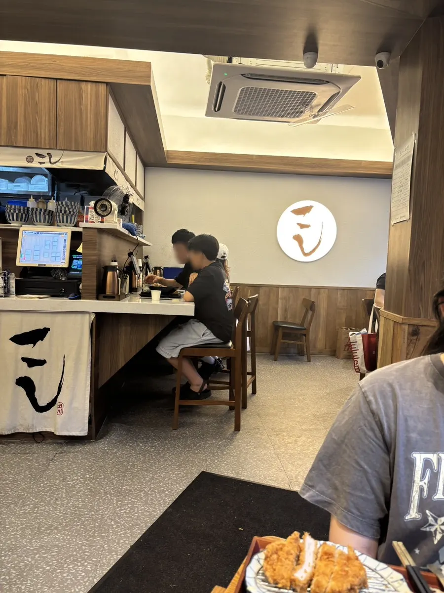 Interior seating atmosphere at Kosi Seongsu Branch