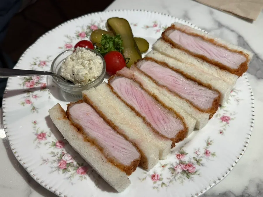 가장 먼저 나온 성수다락 카츠 산도