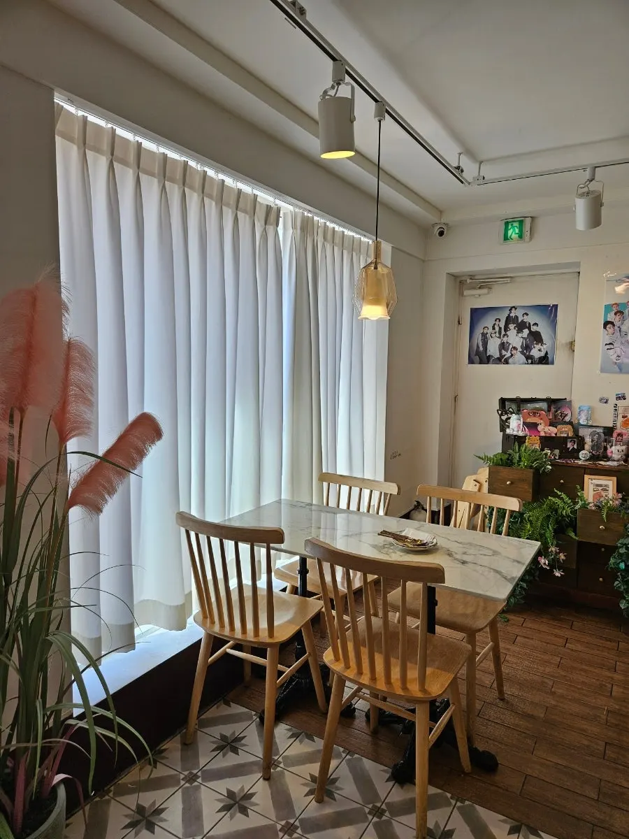 Space leading up to the 3rd floor of Seongsu Darak