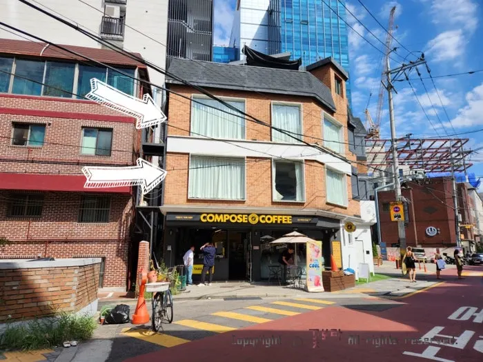 Exterior of Seongsu Darak in a Seongsu-dong alley