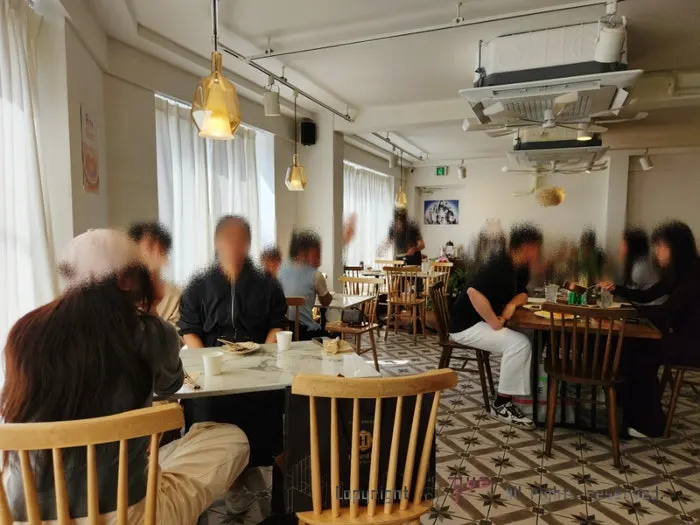 Seating area on Seongsu Darak's 3rd floor