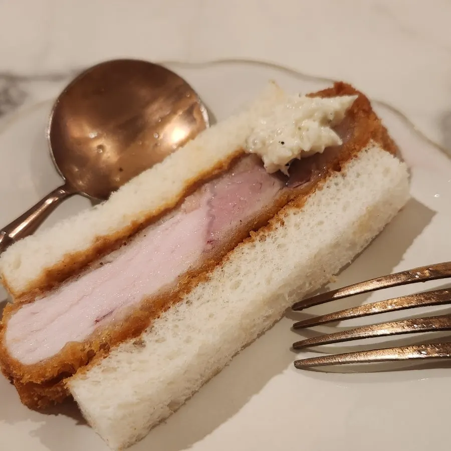 성수다락 카츠산도 접시