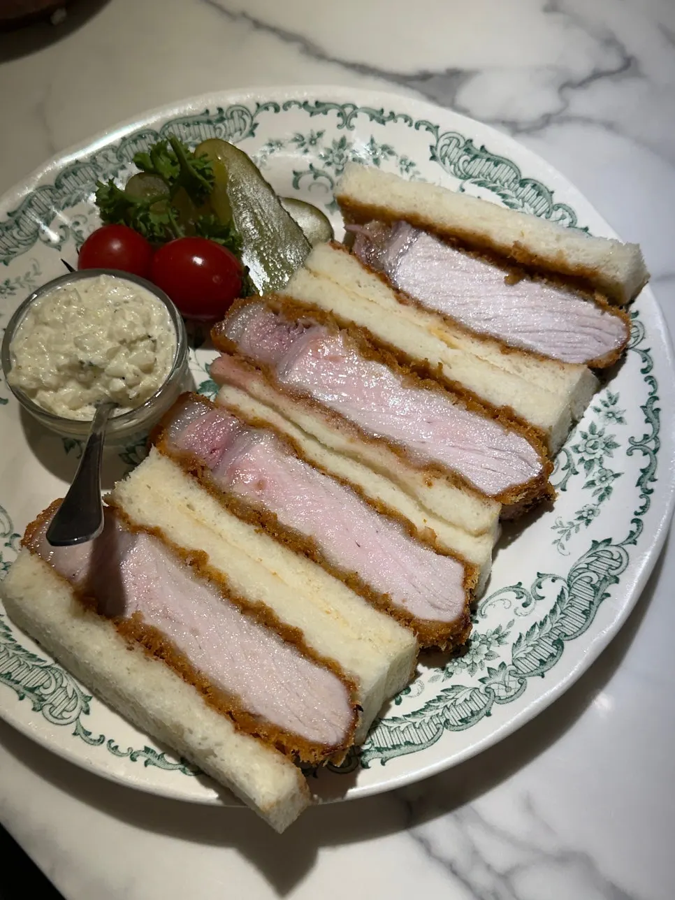 성수다락 카츠산도 한 접시