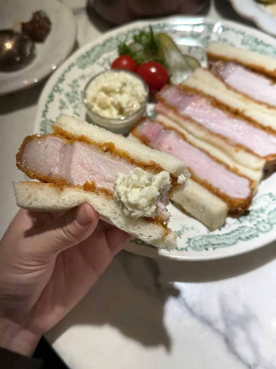 카츠산도에 곁들여진 코울슬로