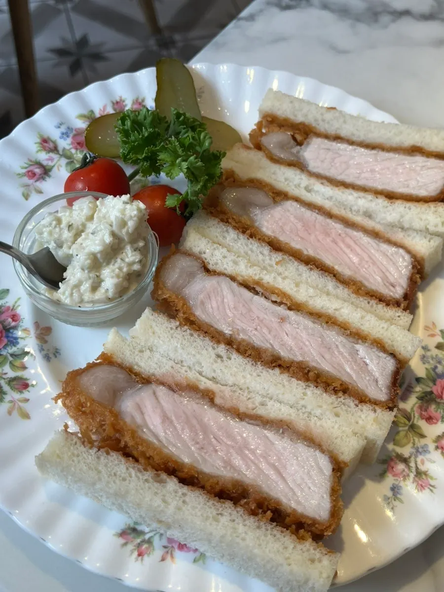 Seongsu Darak's katsu sando