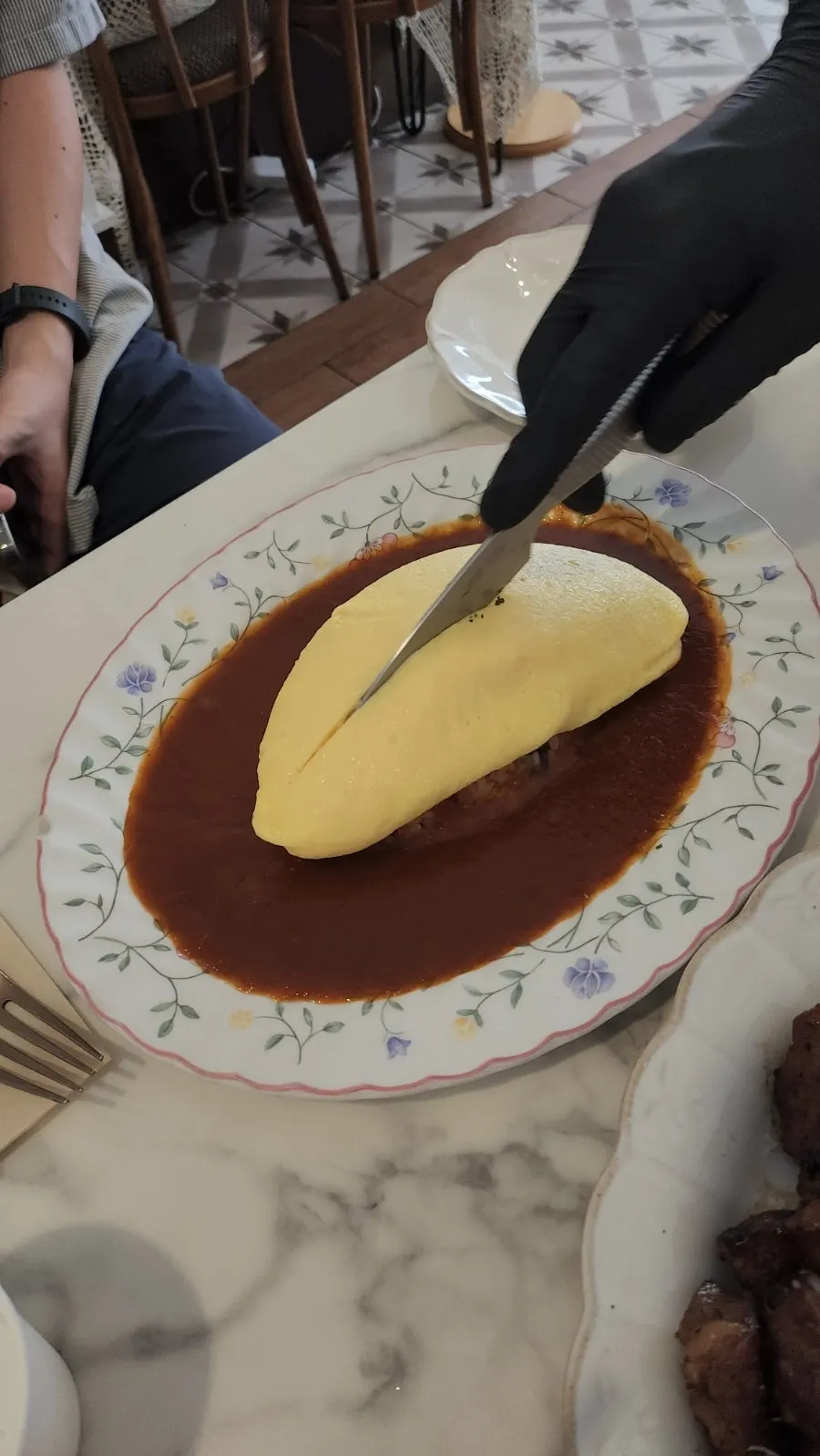 커팅 후 펼쳐진 다락 오므라이스