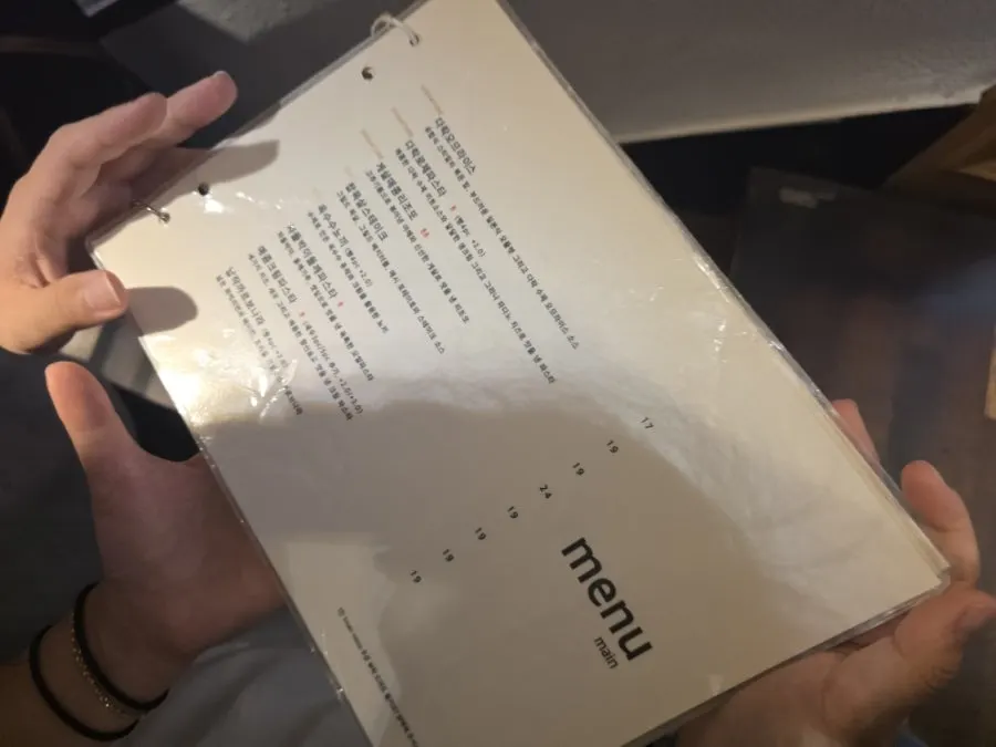 대기 중 받은 성수다락 메뉴판