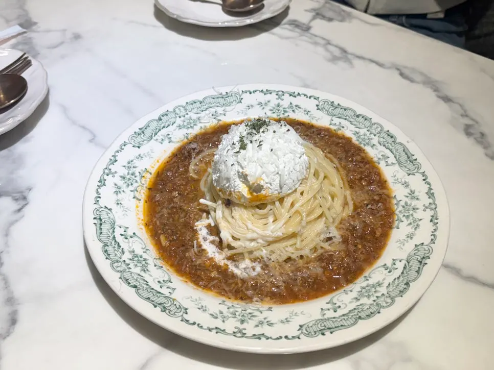 A plate of Seongsu Darak's Darak rosé pasta