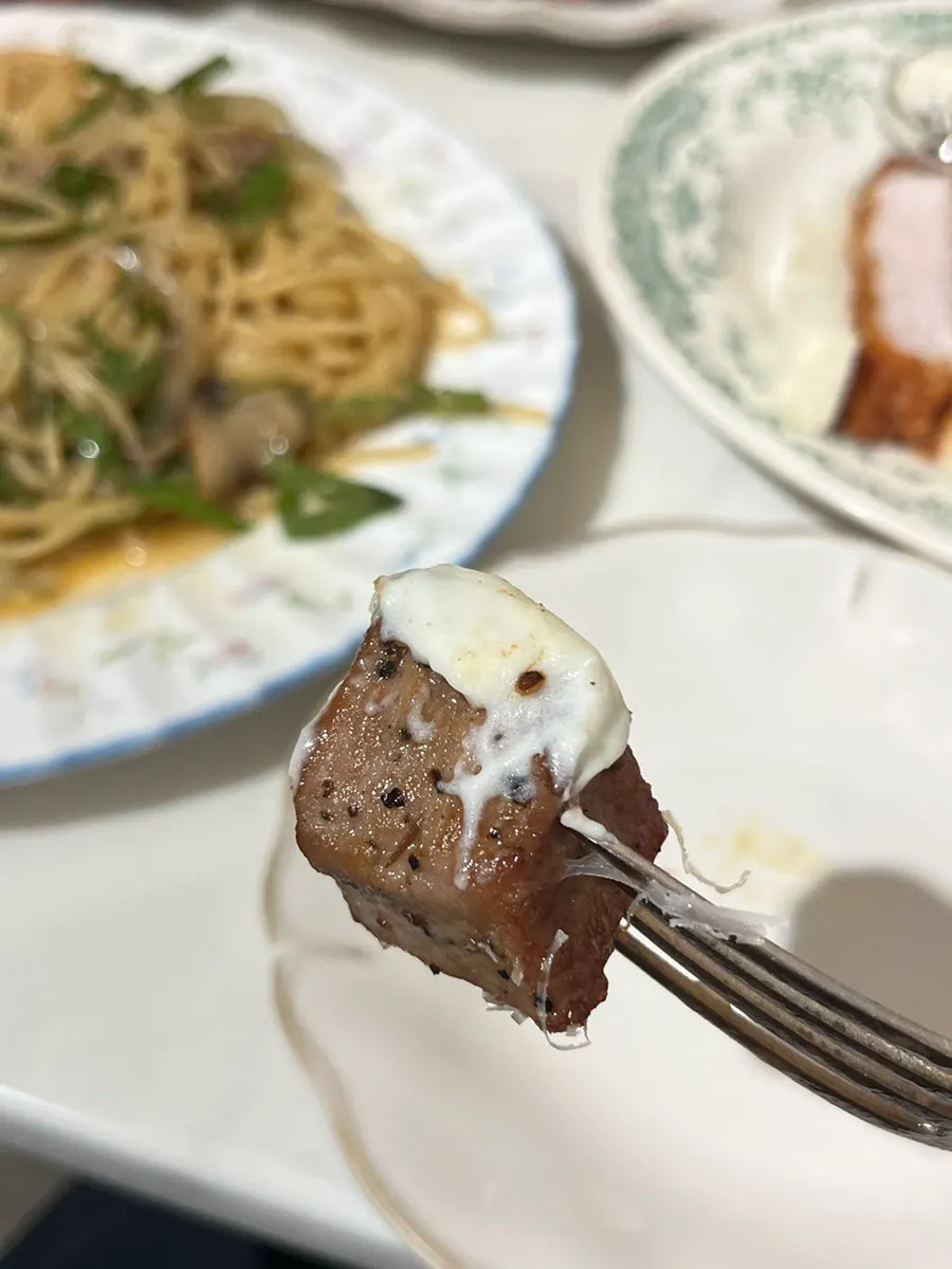 Close-up of the pork shoulder steak at Seongsu Darak