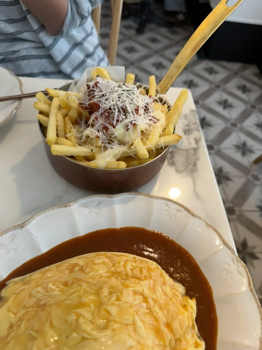 Cream onion fries at Seongsu Darak