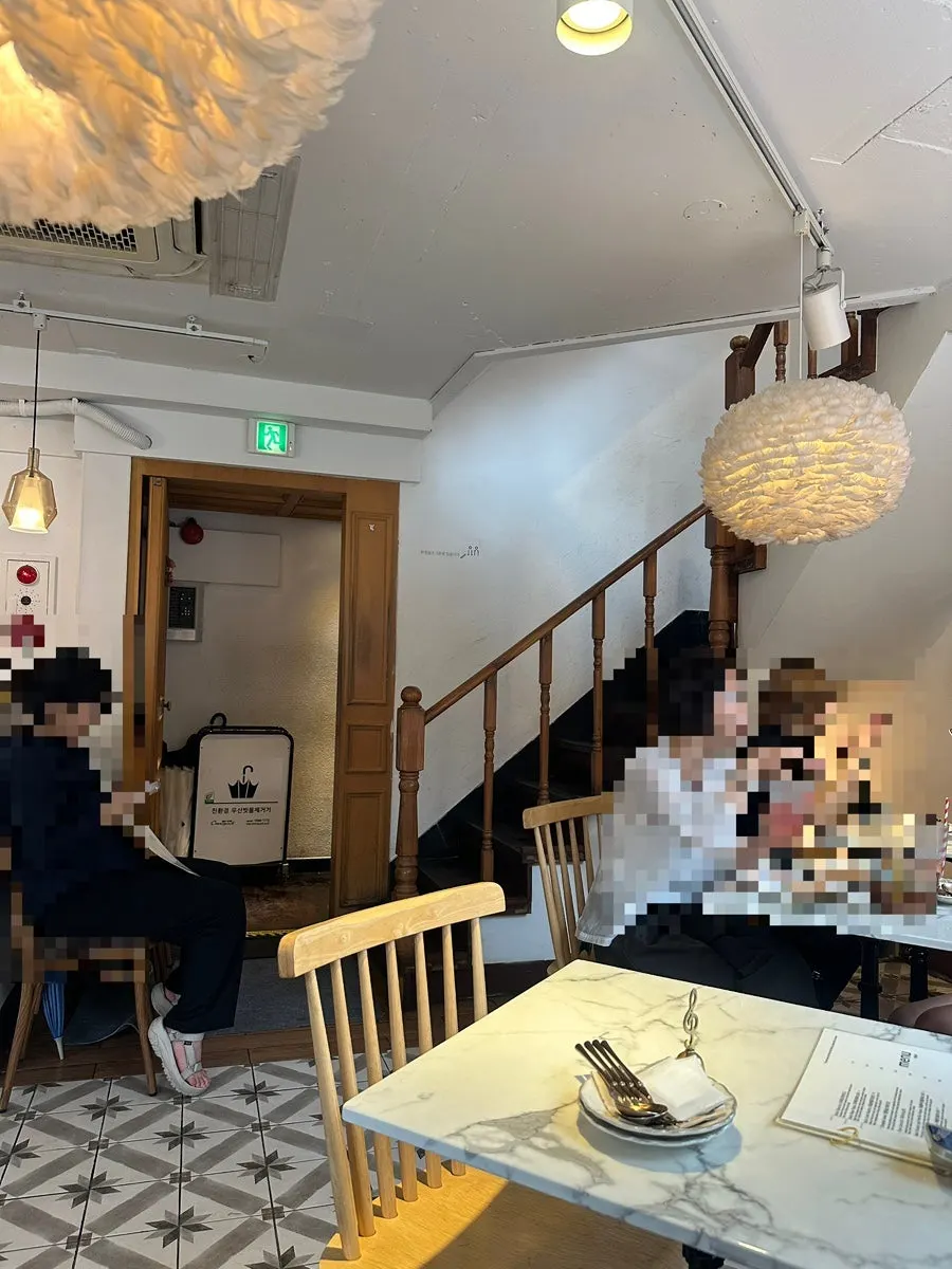 Window seating at Seongsu Darak