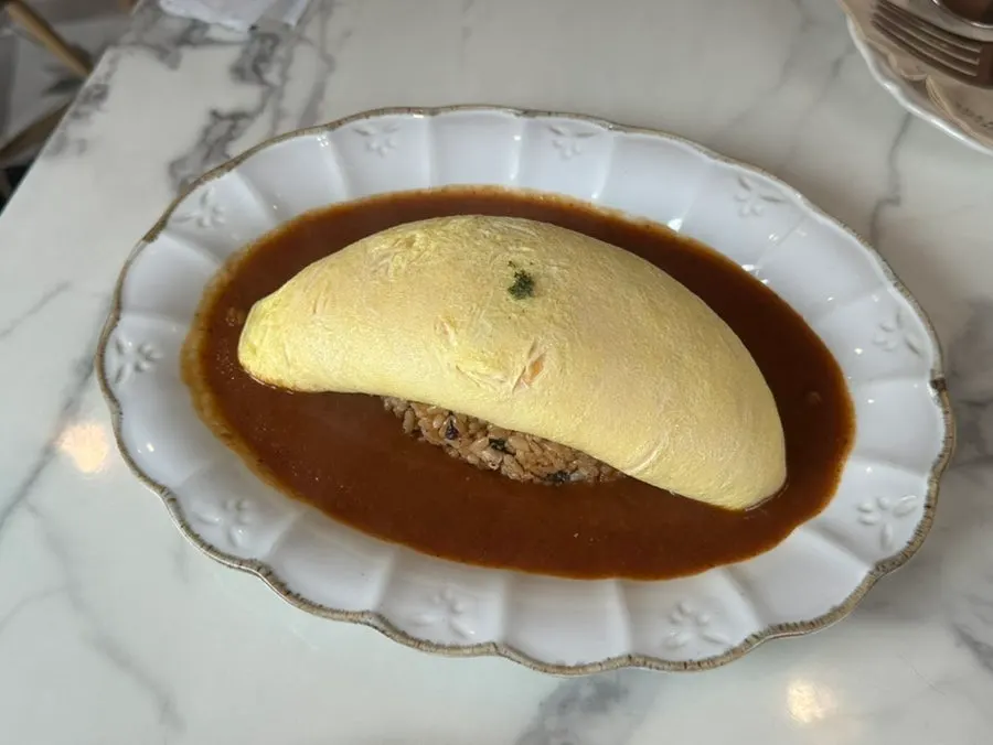 Darak omelet rice topped with demi-glace sauce