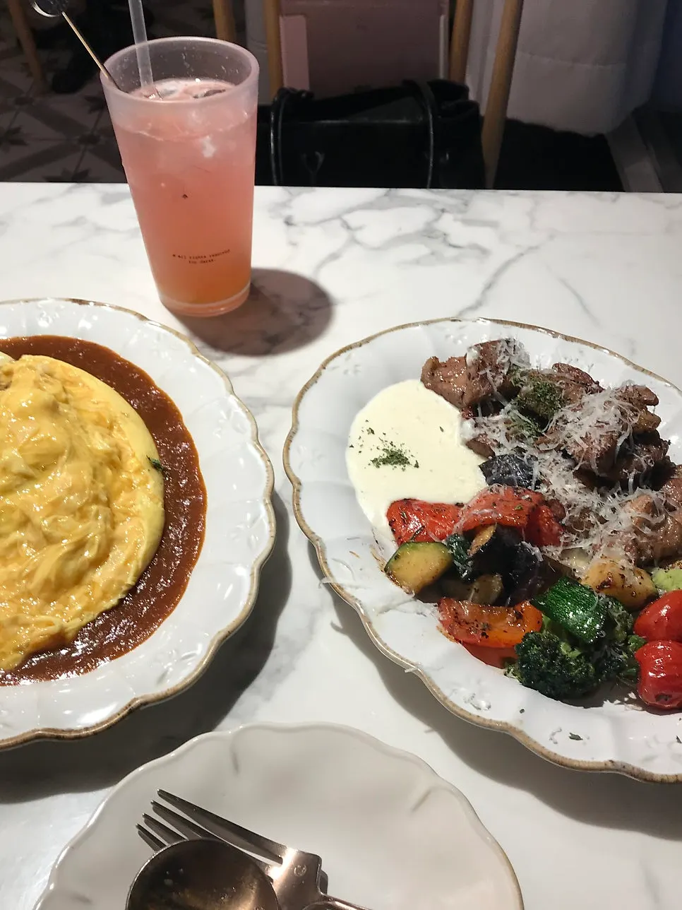 A spoonful of Seongsu Darak omurice