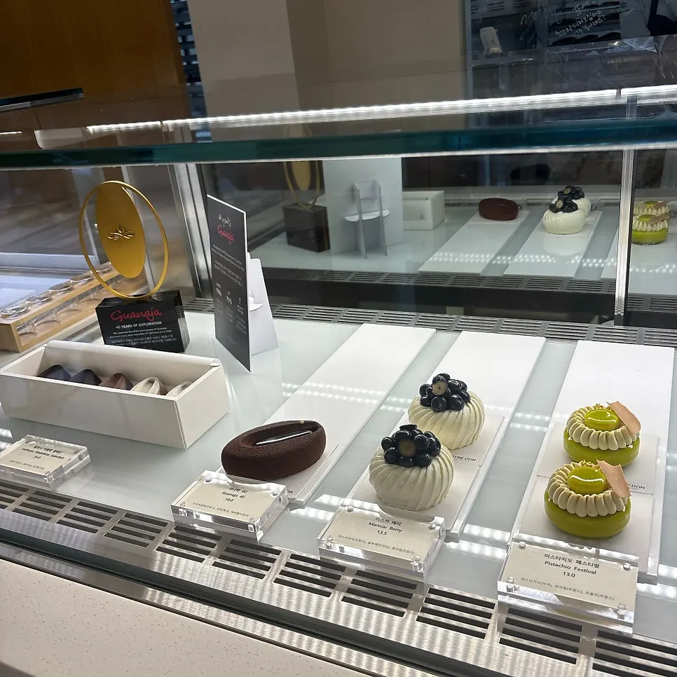 Notldun's signature cakes on display