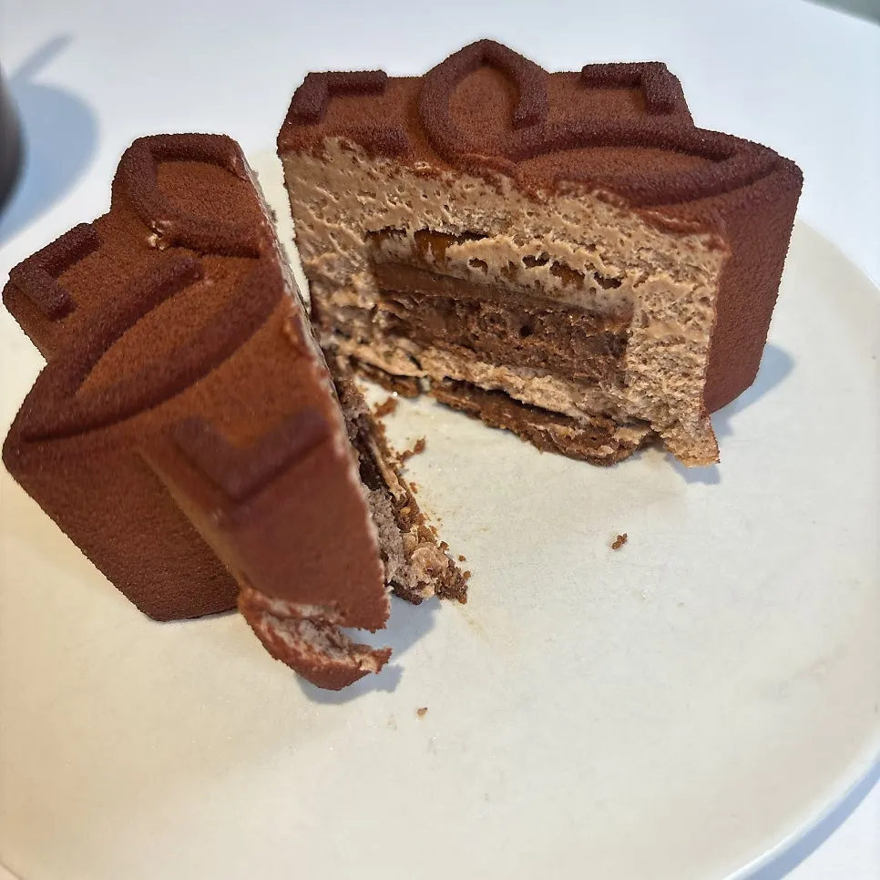 Notldun's Signature Noir dusted with cocoa powder