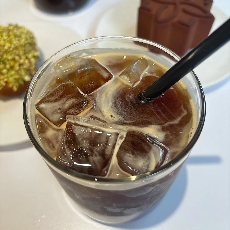 Table with Notldun americano and dessert together