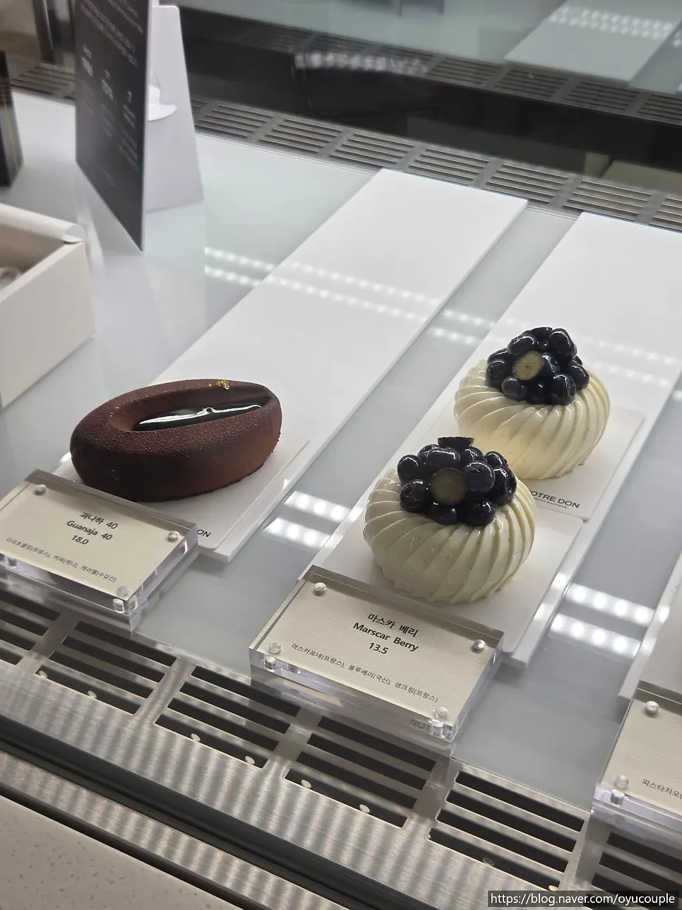 Petit gâteau desserts at Notldun, a Seongsu dessert café