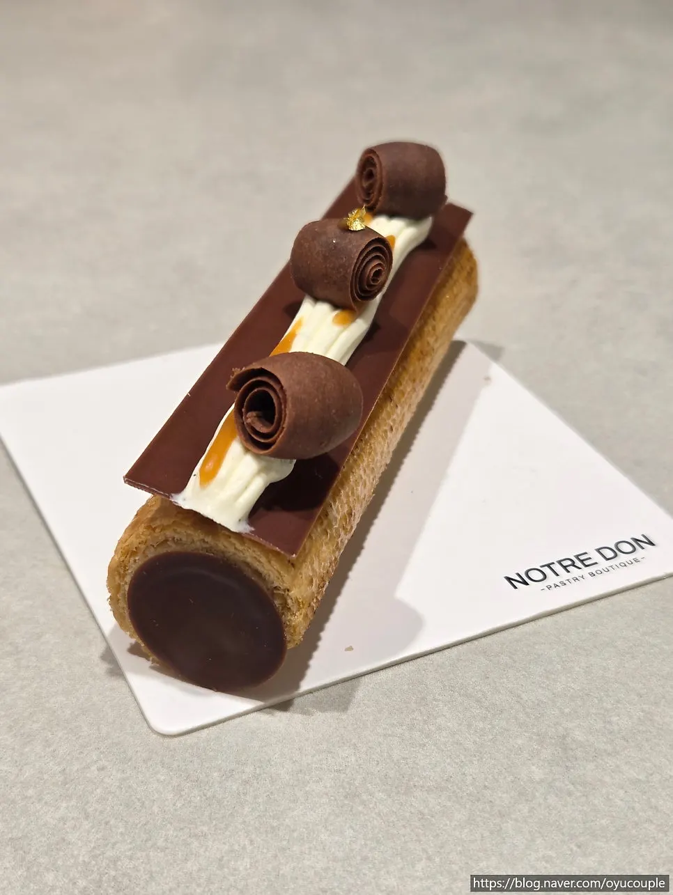A plate setting of Notldun desserts