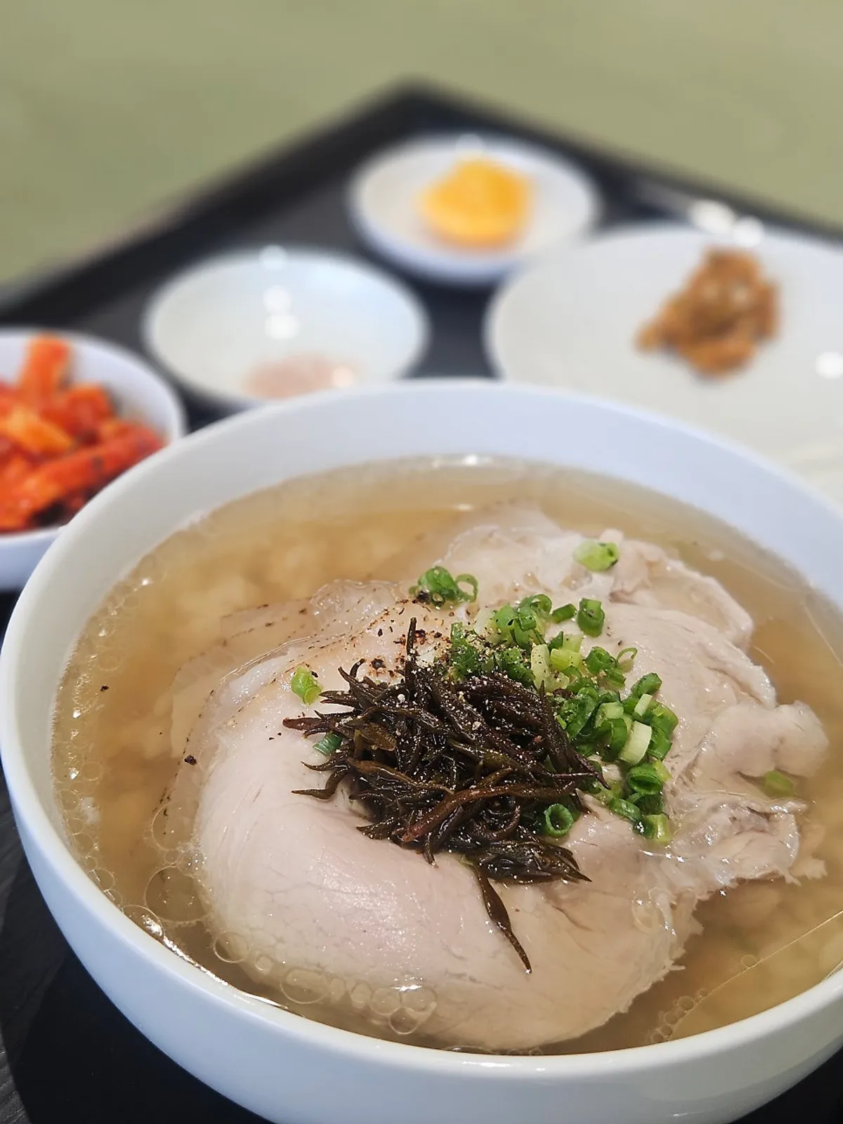 Full gomtang spread at Dwaeji Gomtang House in Seongsu
