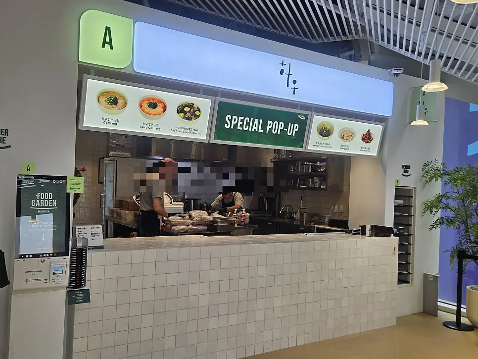 Entrance to the special pop-up zone on the 4th floor of Musinsa Grand Store