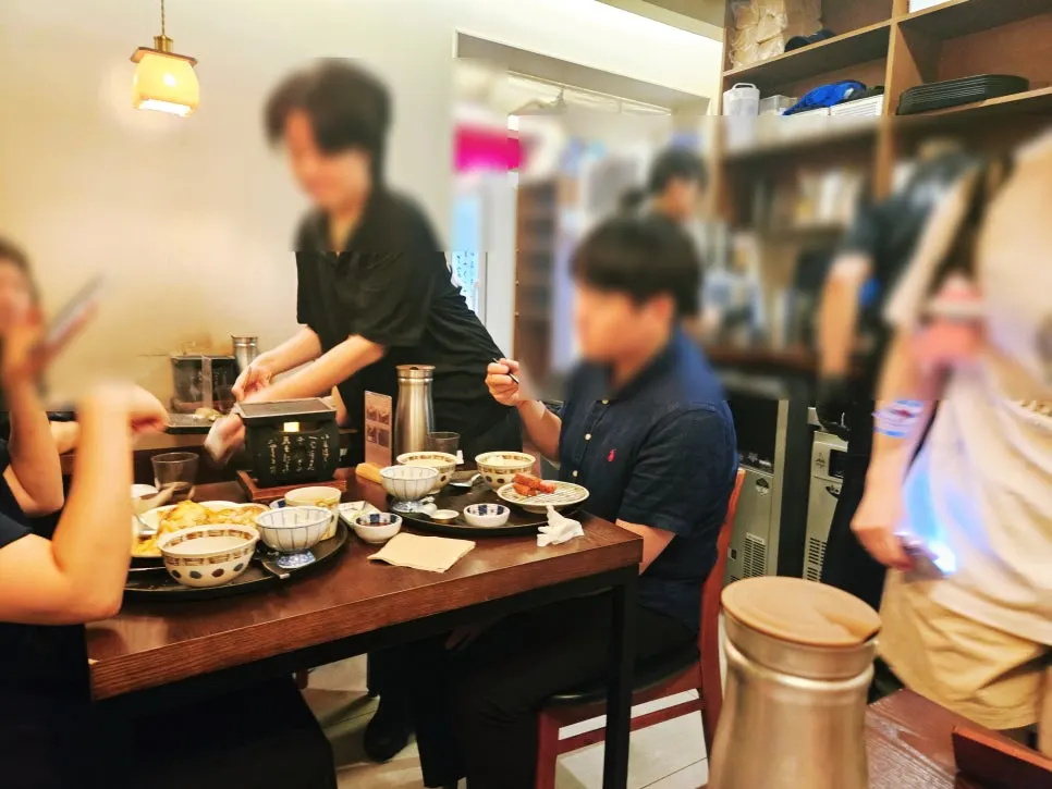 연무장7가길 건물 2층 규엔당 성수본점 입구