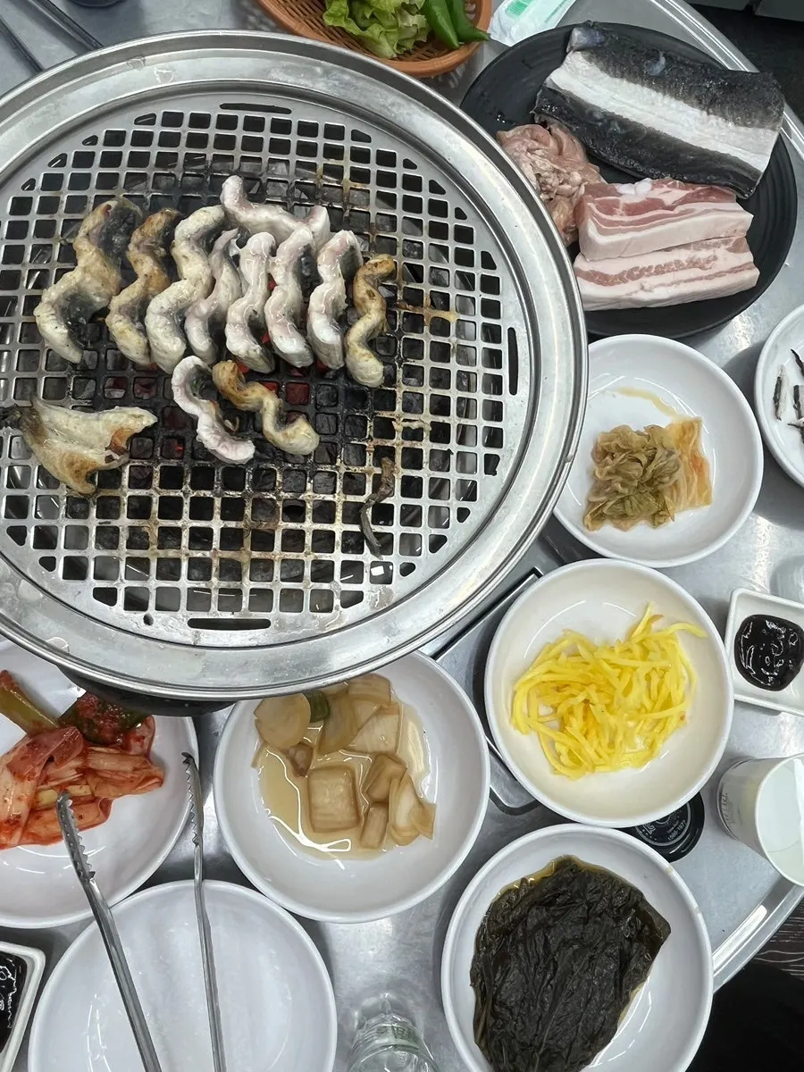 Generous spread of eel and side dishes