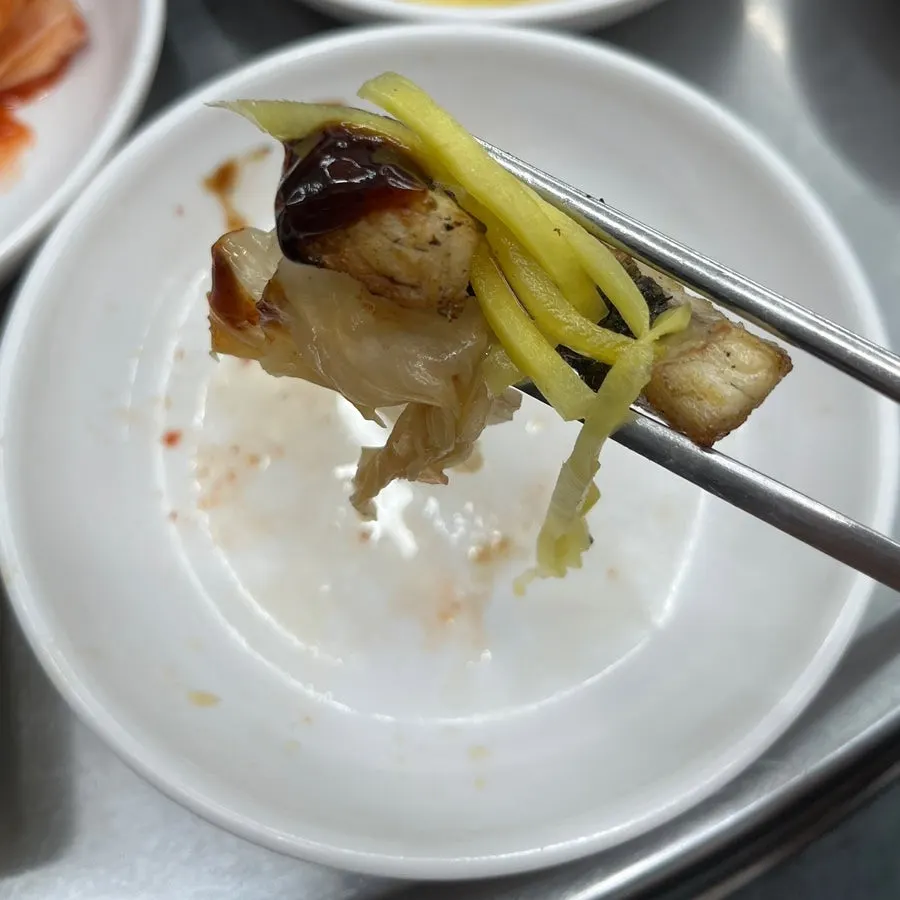 Grilled eel eaten together with ginger