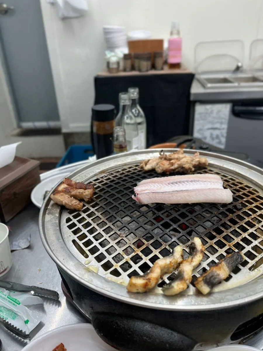 Refilled plate of unlimited eel