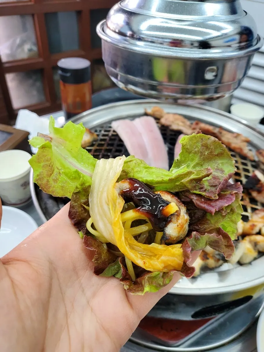 Eel and garlic wrapped in lettuce