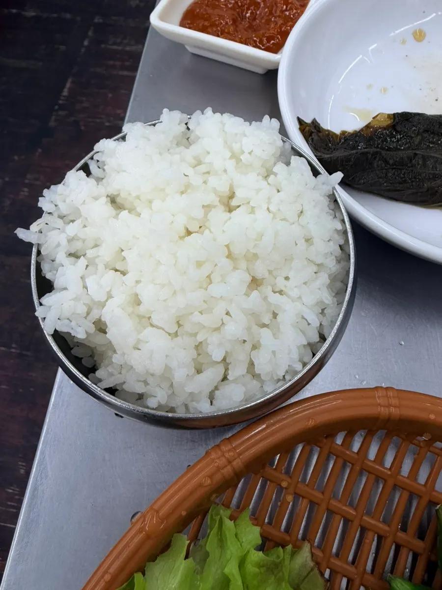 Fully cooked meat and eel on the grill plate