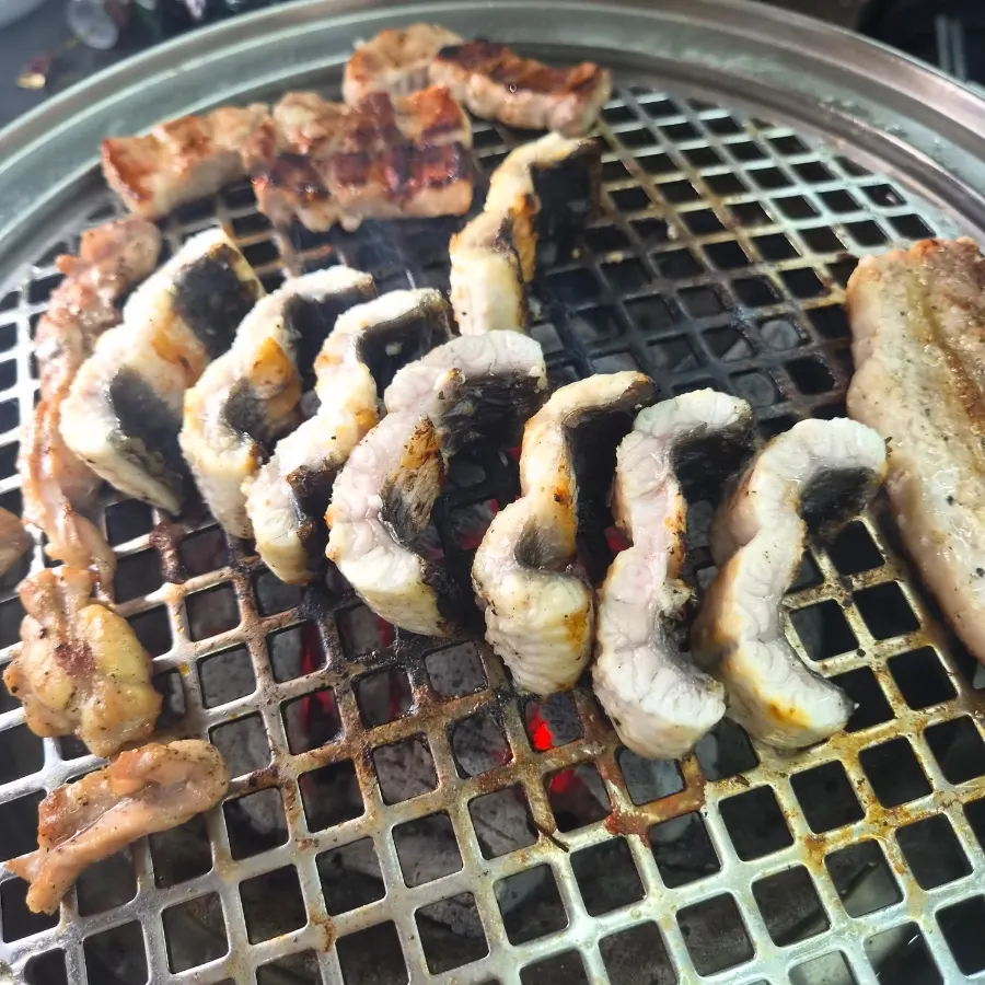 Pork belly wrapped in green onion kimchi